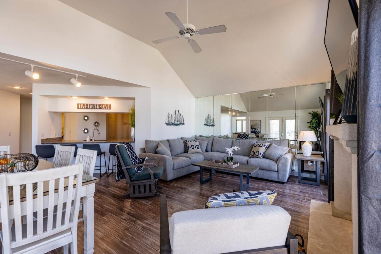 B 32-1 Spacious Villa Close To Pool Branson Exterior photo