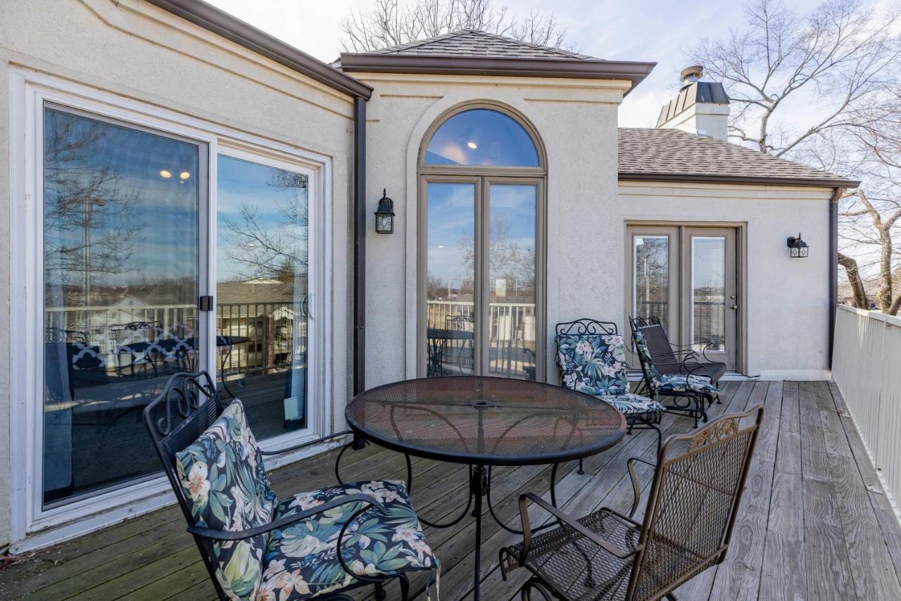 B 32-1 Spacious Villa Close To Pool Branson Exterior photo