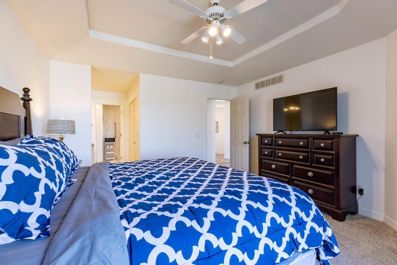 B 32-1 Spacious Villa Close To Pool Branson Exterior photo